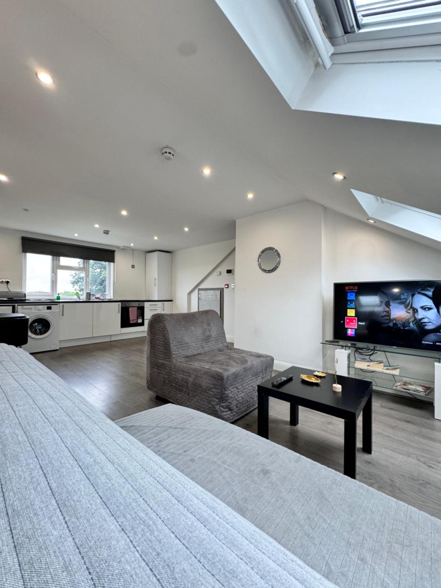 Hatton Apartments Heathrow Airport- Free Parking-Free Underground To And From Heathrow Airport Hatton Cross See Picture-See London Fast Hatton Cross To Central London 30Min Zewnętrze zdjęcie