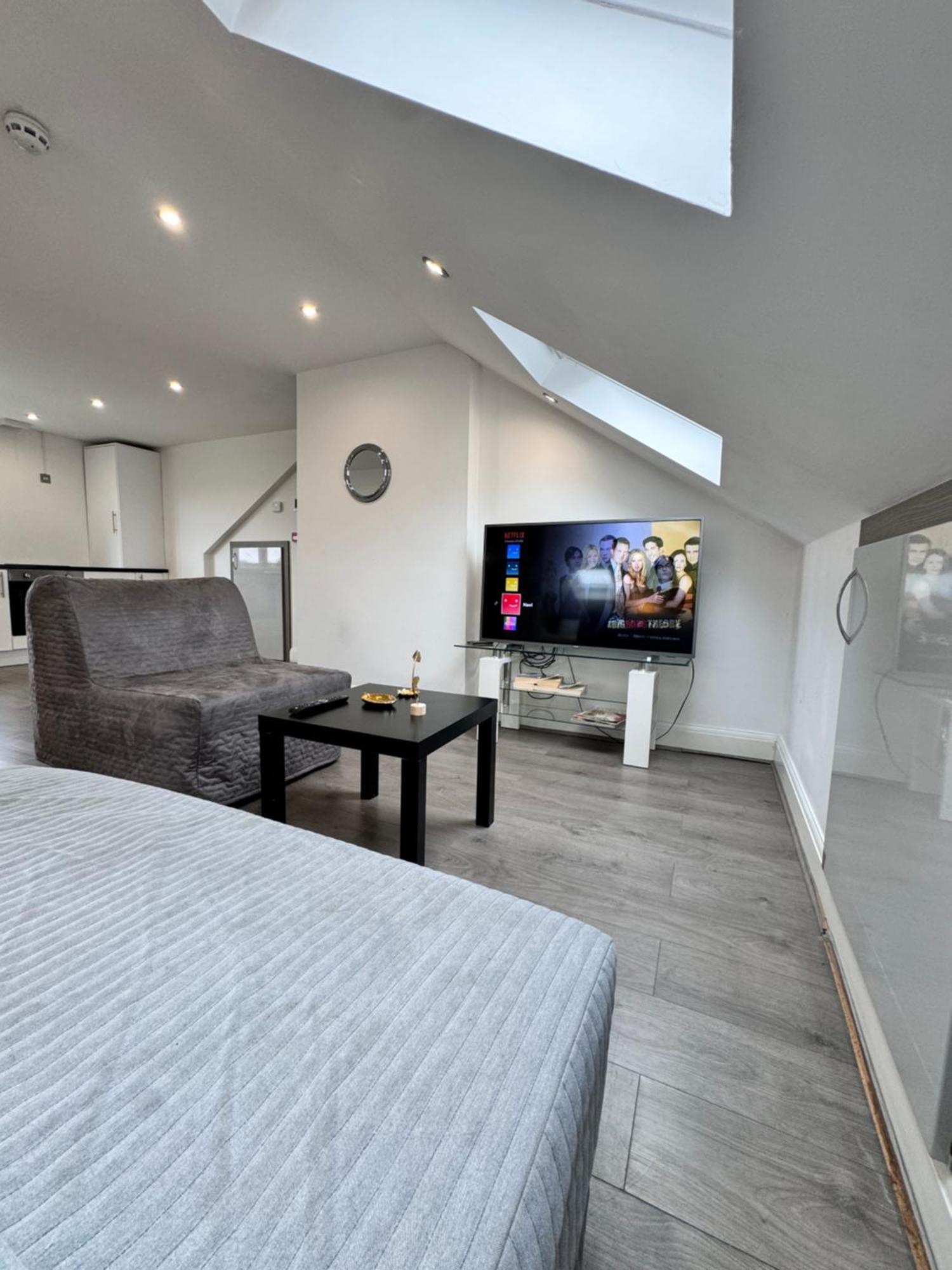 Hatton Apartments Heathrow Airport- Free Parking-Free Underground To And From Heathrow Airport Hatton Cross See Picture-See London Fast Hatton Cross To Central London 30Min Zewnętrze zdjęcie