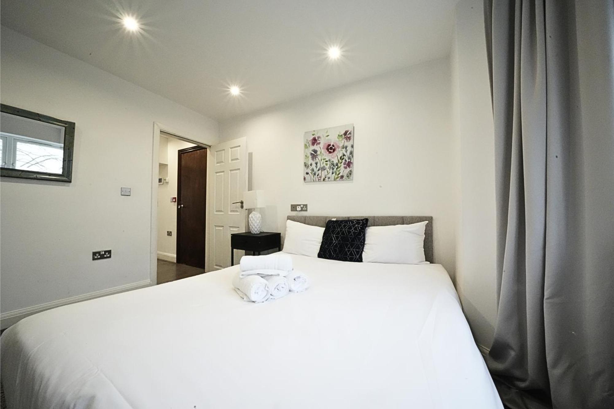 Hatton Apartments Heathrow Airport- Free Parking-Free Underground To And From Heathrow Airport Hatton Cross See Picture-See London Fast Hatton Cross To Central London 30Min Zewnętrze zdjęcie