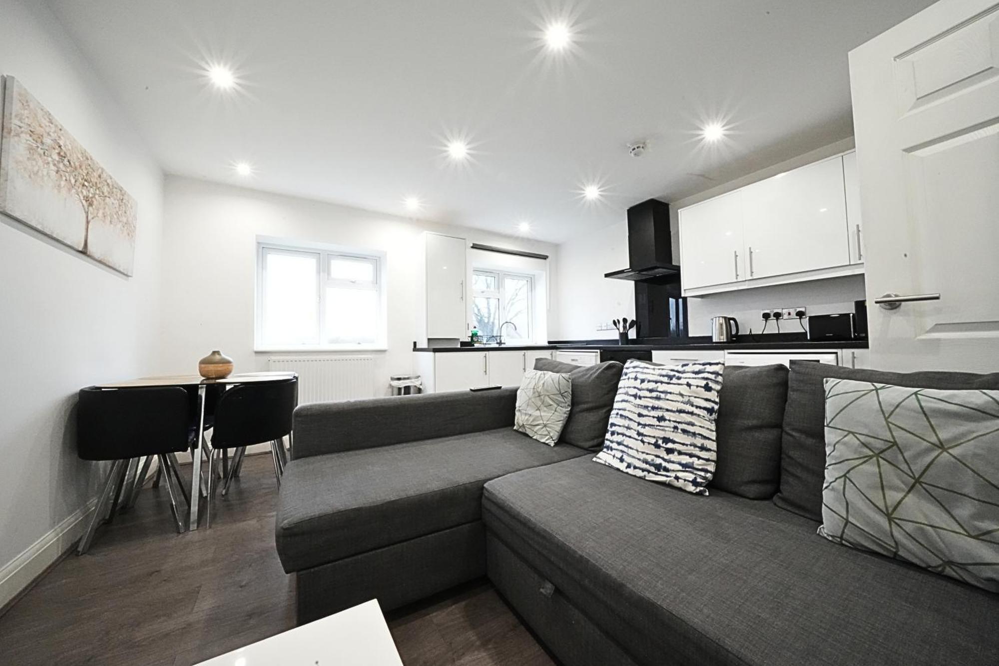 Hatton Apartments Heathrow Airport- Free Parking-Free Underground To And From Heathrow Airport Hatton Cross See Picture-See London Fast Hatton Cross To Central London 30Min Zewnętrze zdjęcie
