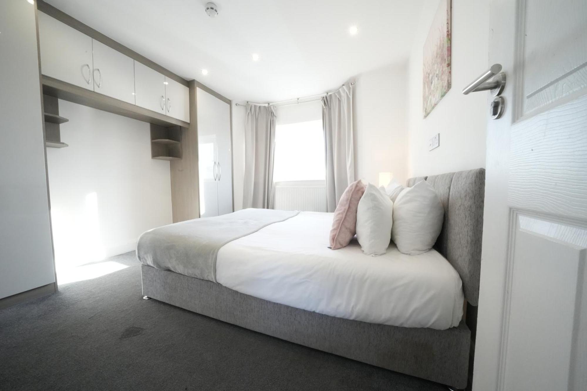 Hatton Apartments Heathrow Airport- Free Parking-Free Underground To And From Heathrow Airport Hatton Cross See Picture-See London Fast Hatton Cross To Central London 30Min Zewnętrze zdjęcie