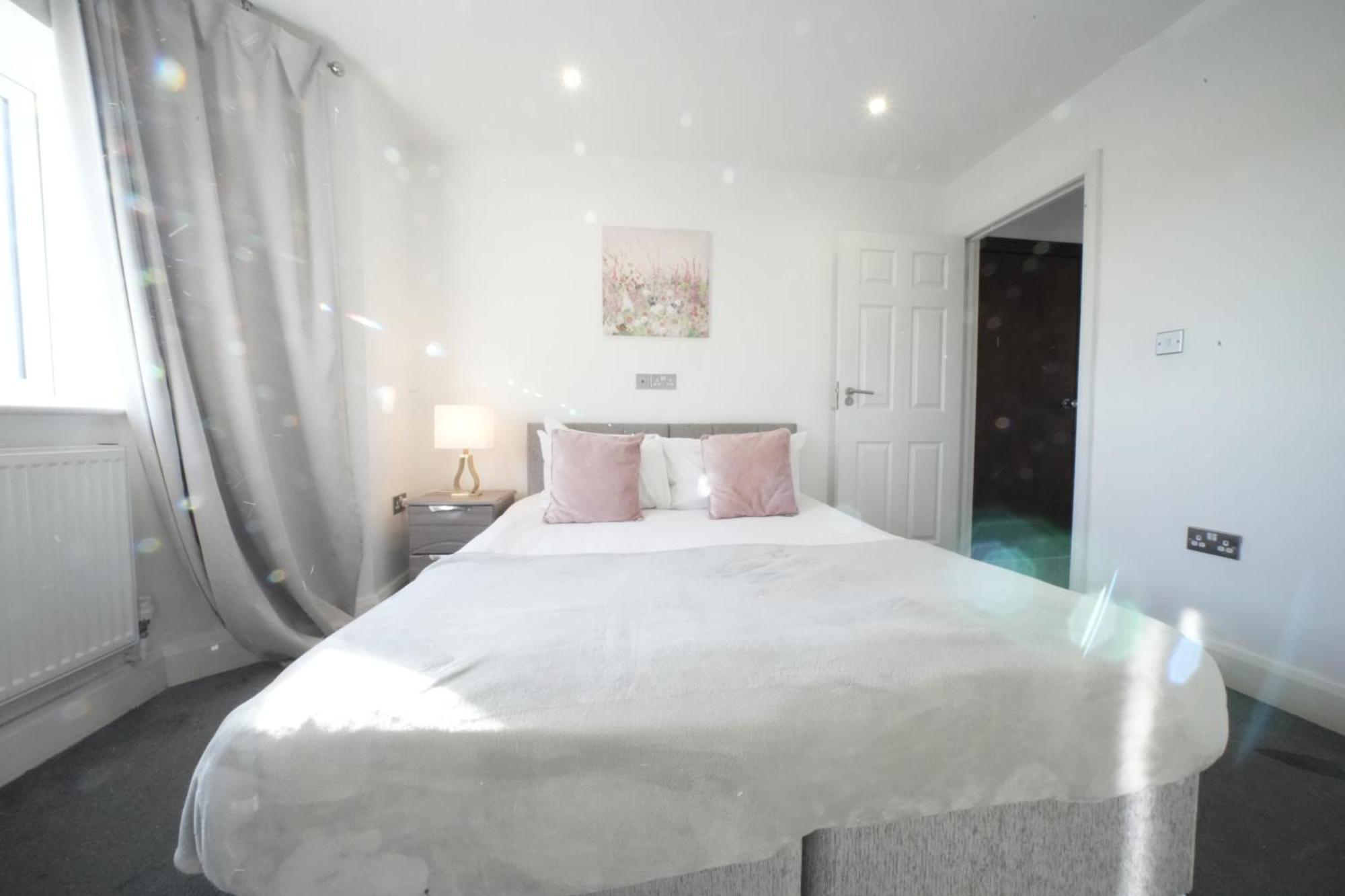 Hatton Apartments Heathrow Airport- Free Parking-Free Underground To And From Heathrow Airport Hatton Cross See Picture-See London Fast Hatton Cross To Central London 30Min Zewnętrze zdjęcie