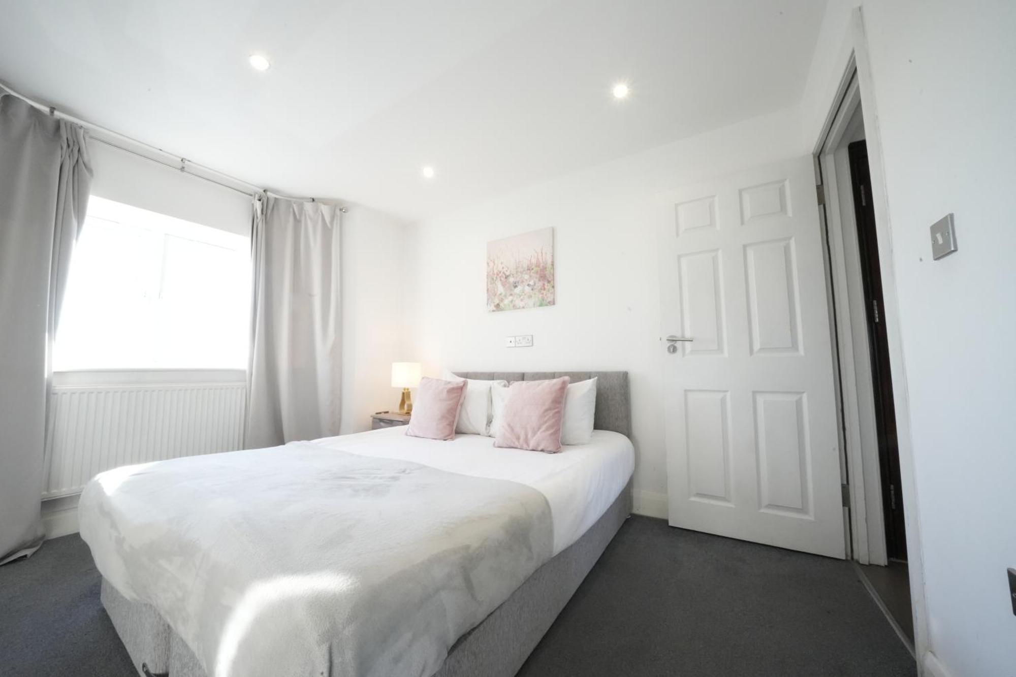 Hatton Apartments Heathrow Airport- Free Parking-Free Underground To And From Heathrow Airport Hatton Cross See Picture-See London Fast Hatton Cross To Central London 30Min Zewnętrze zdjęcie
