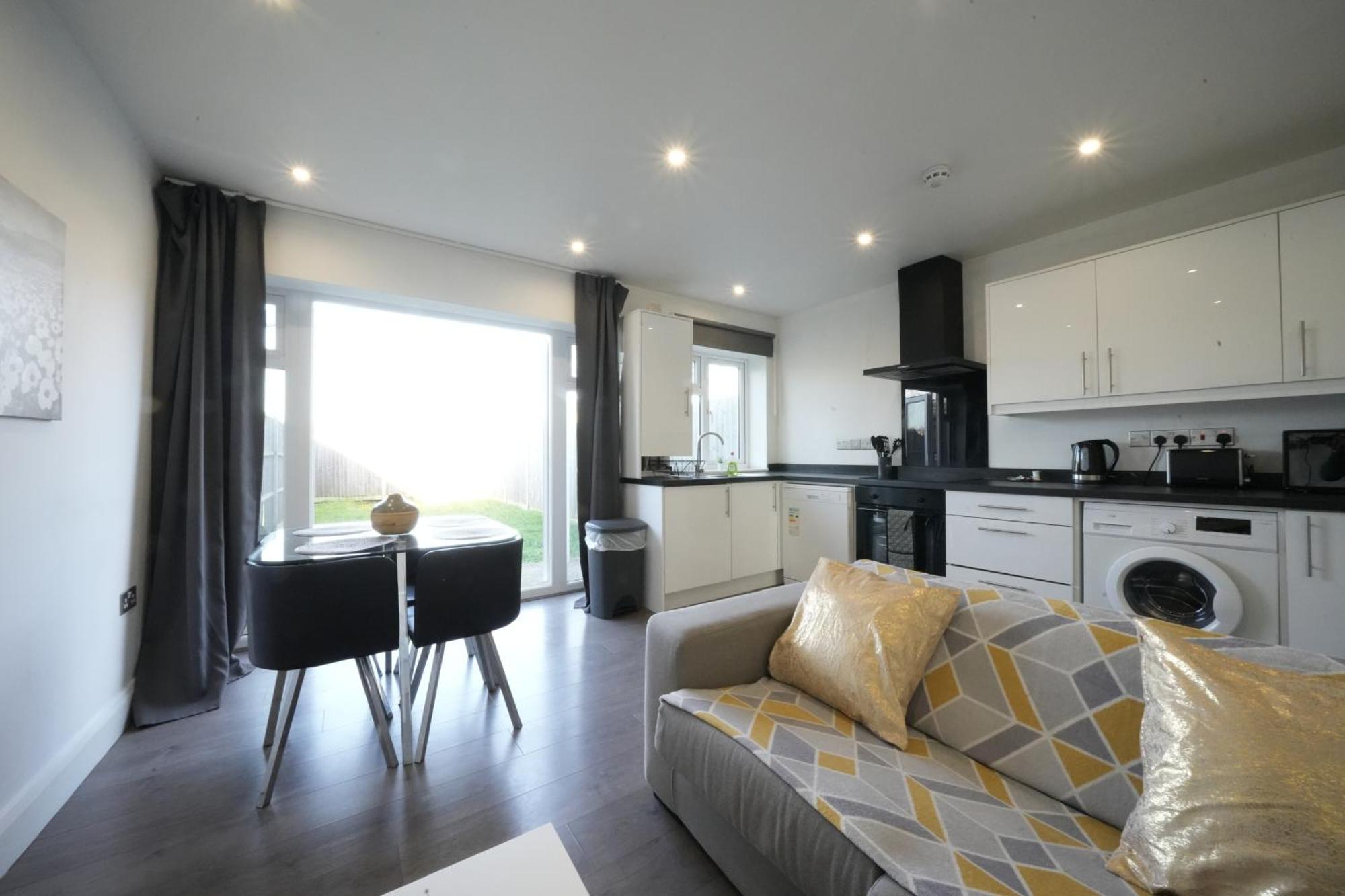 Hatton Apartments Heathrow Airport- Free Parking-Free Underground To And From Heathrow Airport Hatton Cross See Picture-See London Fast Hatton Cross To Central London 30Min Zewnętrze zdjęcie