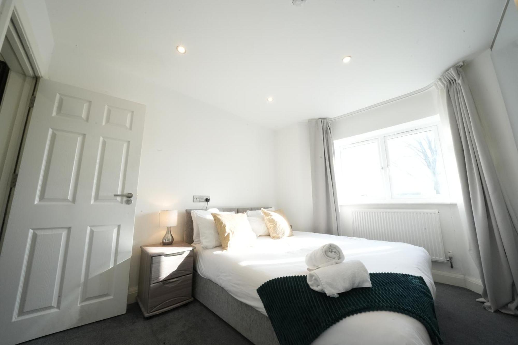 Hatton Apartments Heathrow Airport- Free Parking-Free Underground To And From Heathrow Airport Hatton Cross See Picture-See London Fast Hatton Cross To Central London 30Min Zewnętrze zdjęcie