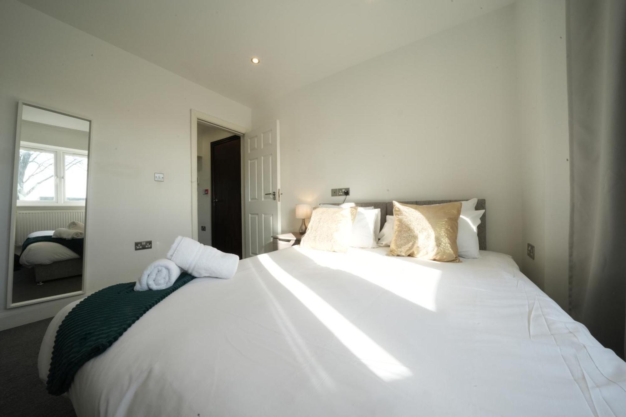 Hatton Apartments Heathrow Airport- Free Parking-Free Underground To And From Heathrow Airport Hatton Cross See Picture-See London Fast Hatton Cross To Central London 30Min Zewnętrze zdjęcie