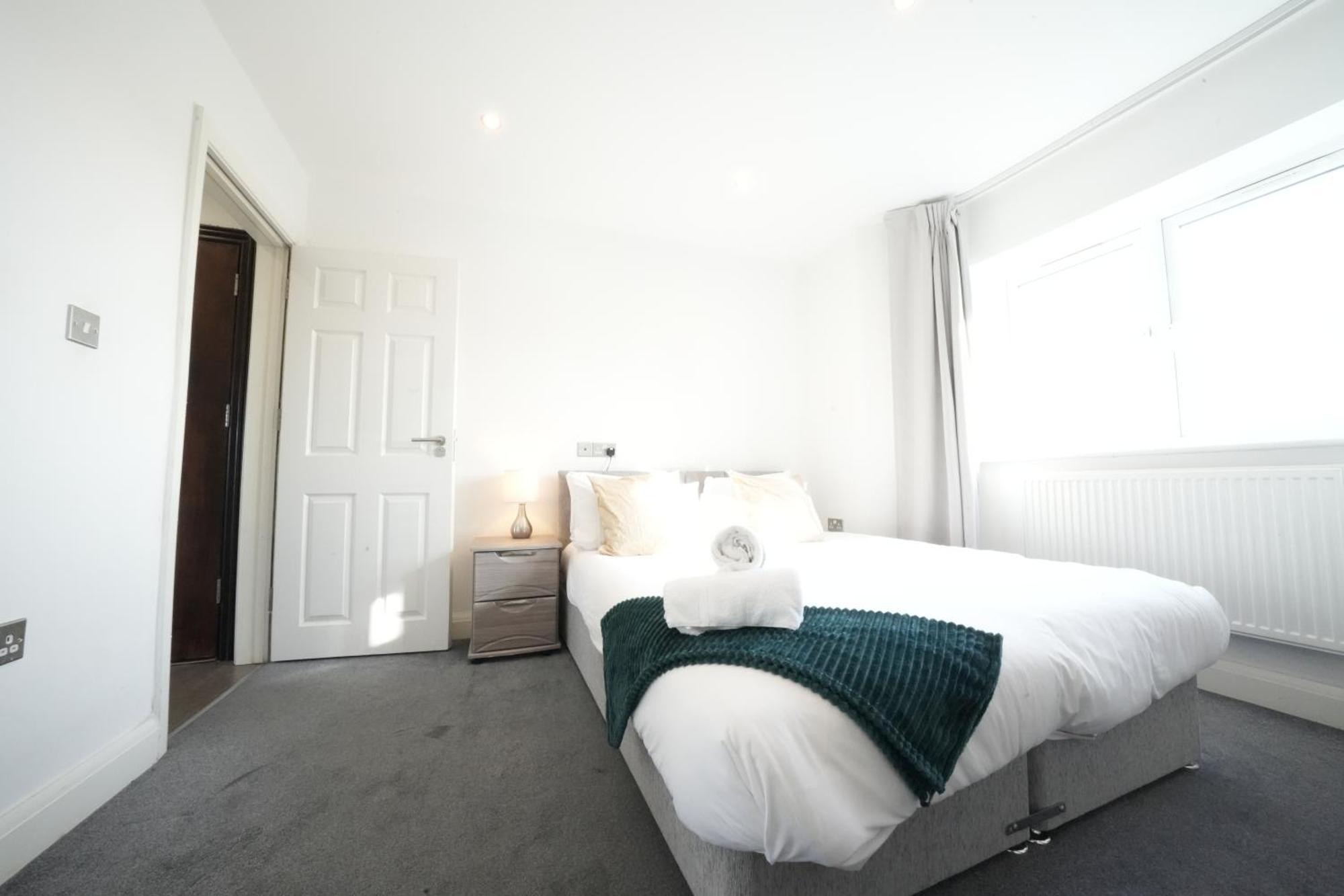 Hatton Apartments Heathrow Airport- Free Parking-Free Underground To And From Heathrow Airport Hatton Cross See Picture-See London Fast Hatton Cross To Central London 30Min Zewnętrze zdjęcie