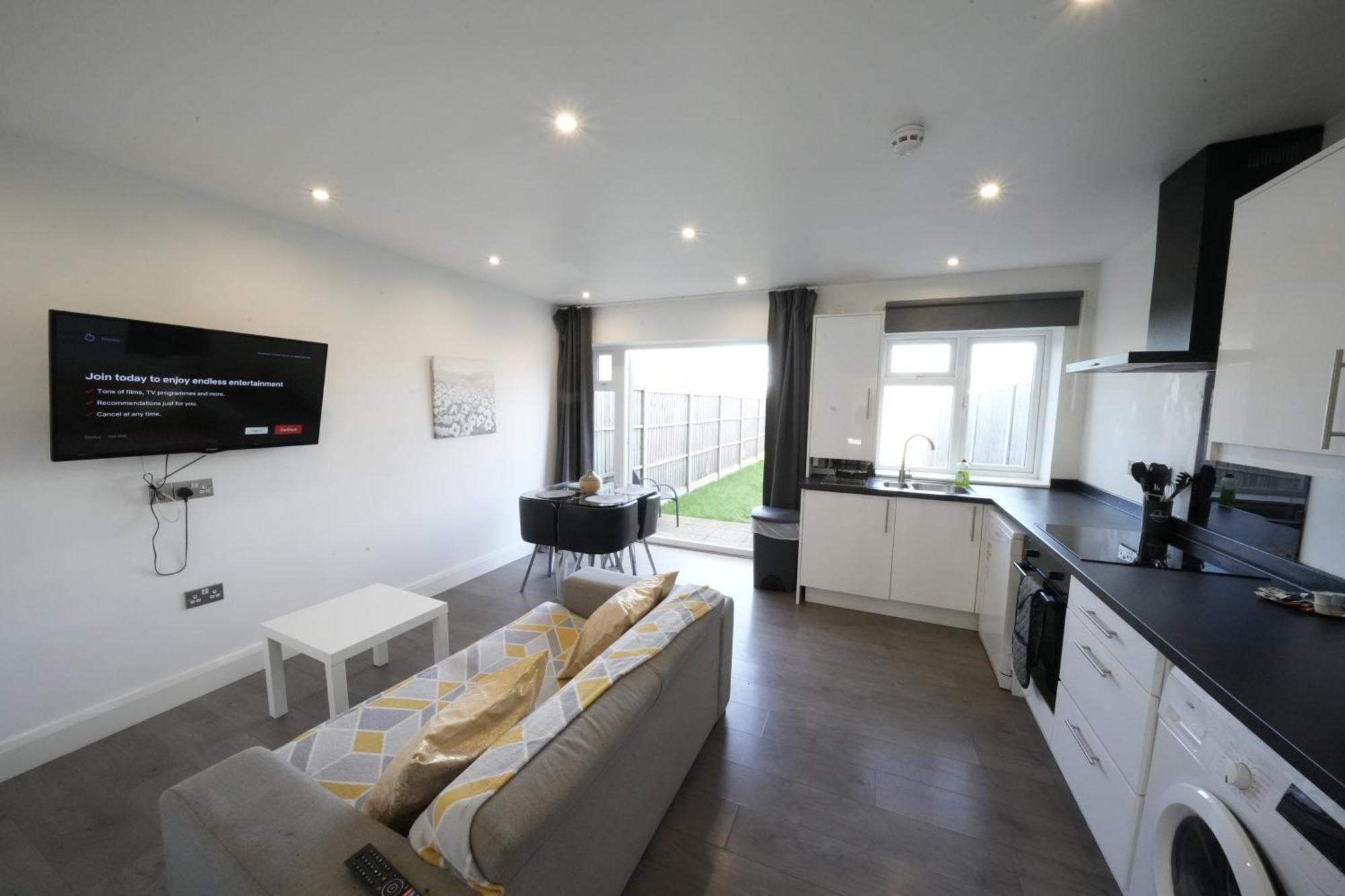 Hatton Apartments Heathrow Airport- Free Parking-Free Underground To And From Heathrow Airport Hatton Cross See Picture-See London Fast Hatton Cross To Central London 30Min Zewnętrze zdjęcie