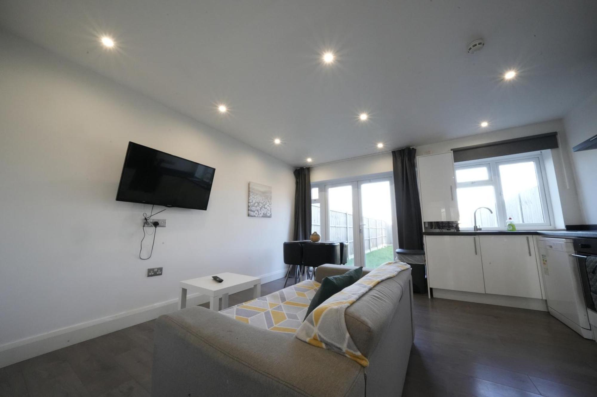 Hatton Apartments Heathrow Airport- Free Parking-Free Underground To And From Heathrow Airport Hatton Cross See Picture-See London Fast Hatton Cross To Central London 30Min Zewnętrze zdjęcie