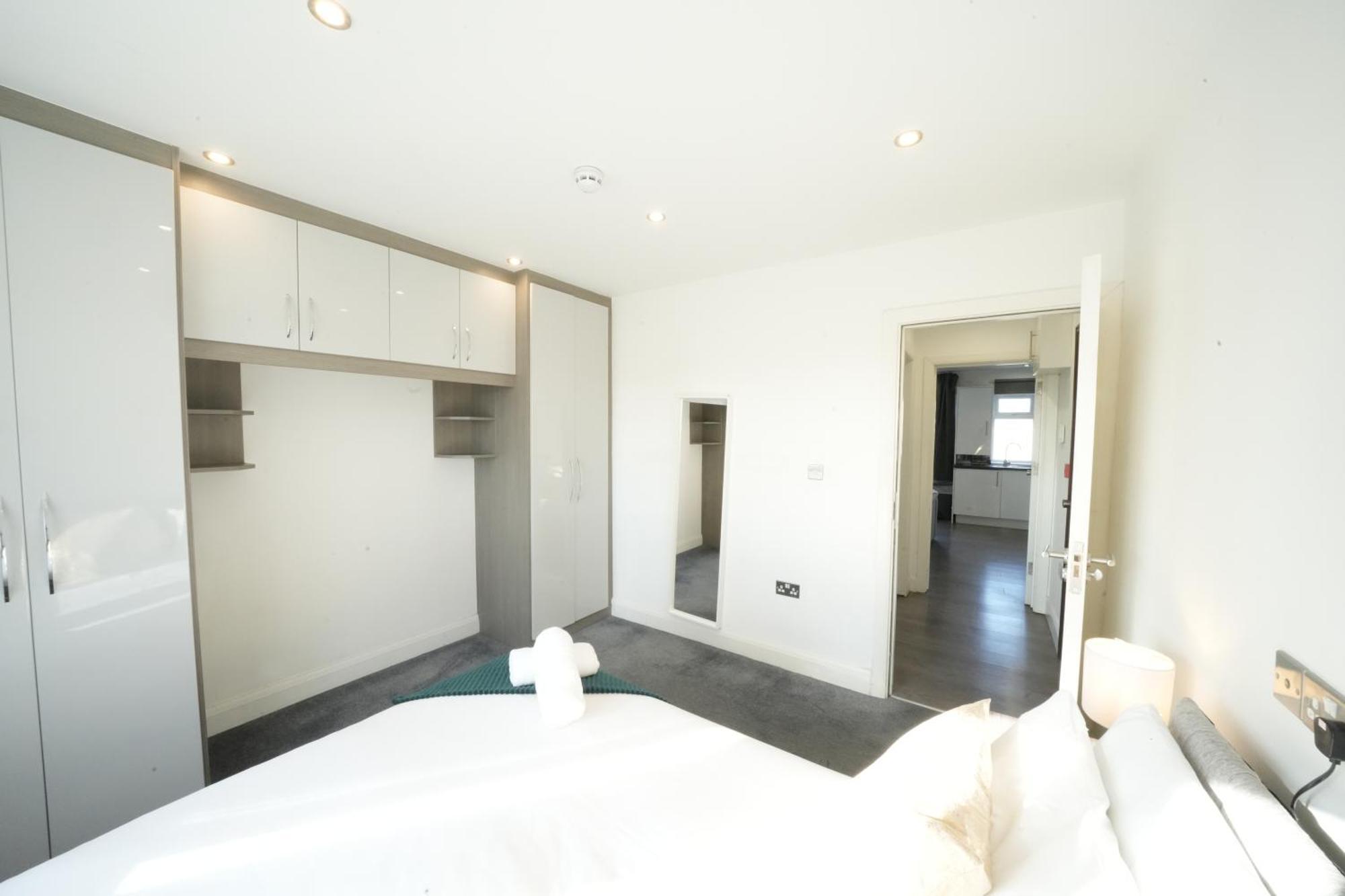Hatton Apartments Heathrow Airport- Free Parking-Free Underground To And From Heathrow Airport Hatton Cross See Picture-See London Fast Hatton Cross To Central London 30Min Zewnętrze zdjęcie