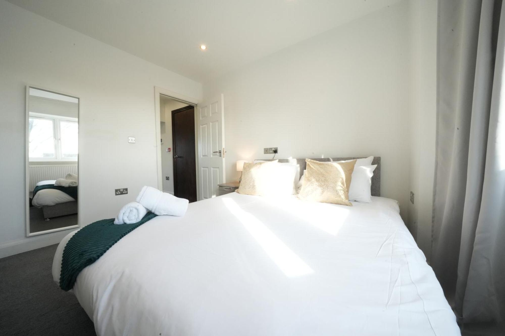 Hatton Apartments Heathrow Airport- Free Parking-Free Underground To And From Heathrow Airport Hatton Cross See Picture-See London Fast Hatton Cross To Central London 30Min Zewnętrze zdjęcie