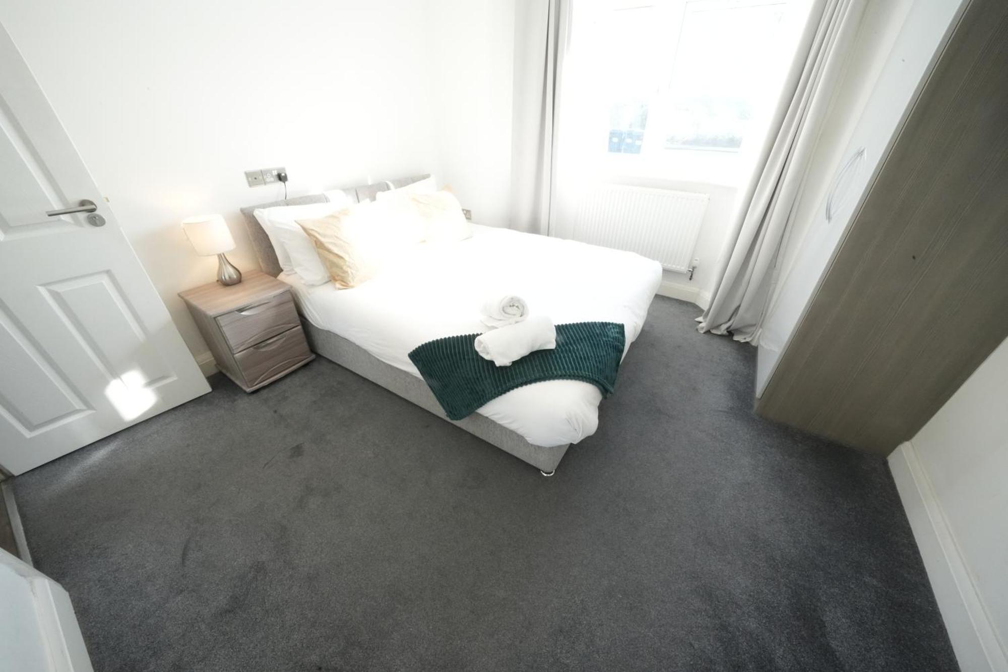 Hatton Apartments Heathrow Airport- Free Parking-Free Underground To And From Heathrow Airport Hatton Cross See Picture-See London Fast Hatton Cross To Central London 30Min Zewnętrze zdjęcie