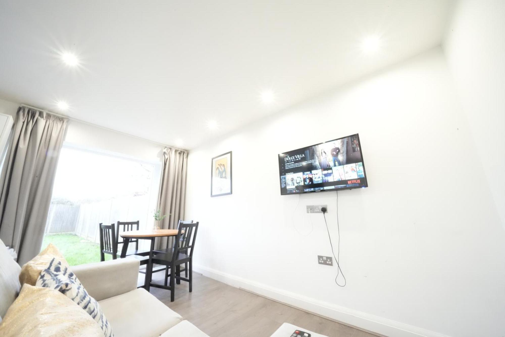 Hatton Apartments Heathrow Airport- Free Parking-Free Underground To And From Heathrow Airport Hatton Cross See Picture-See London Fast Hatton Cross To Central London 30Min Zewnętrze zdjęcie