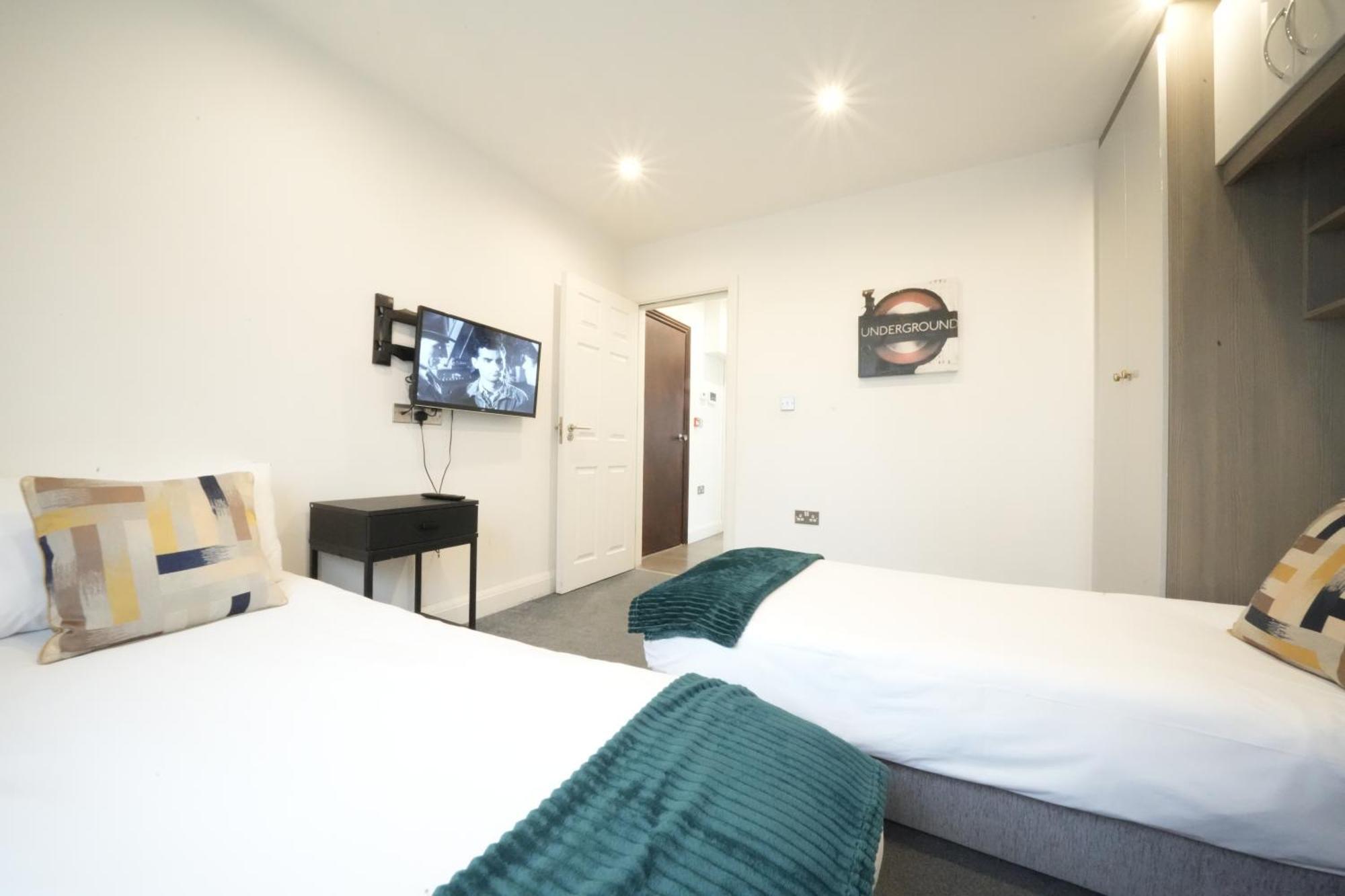 Hatton Apartments Heathrow Airport- Free Parking-Free Underground To And From Heathrow Airport Hatton Cross See Picture-See London Fast Hatton Cross To Central London 30Min Zewnętrze zdjęcie